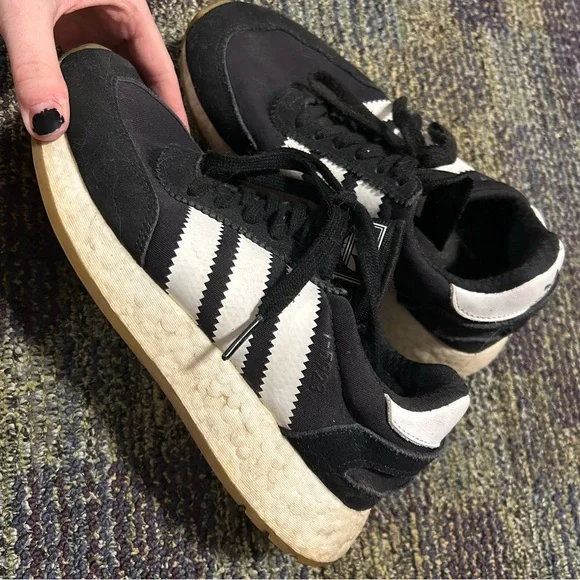 Adidas iniki black men’s 5 womens 6.5 - Picture 3 of 5